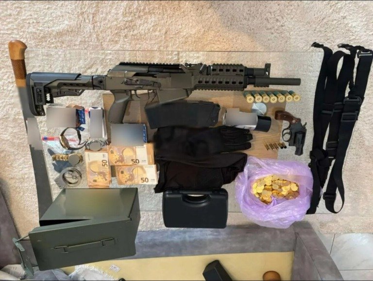 Πώς το ελληνικό FBI έφτασε στα ίχνη της πιο ισχυρής οικογένειας Ρομά για την απάτη – μαμούθ με χρυσές λίρες στη Λάρισα