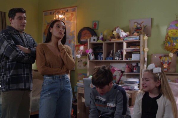 Έχω παιδιά: Χιούμορ και καθημερινές προκλήσεις στην οικογένεια Πολίτη