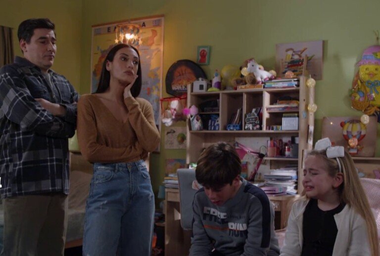 Έχω παιδιά: Χιούμορ και καθημερινές προκλήσεις στην οικογένεια Πολίτη