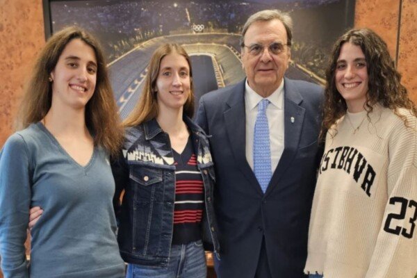 Καλλιτεχνική κολύμβηση: Οι αδερφές Αλεξανδρή επιστρέφουν στην Ελλάδα - «Κλαίμε συνέχεια τις τελευταίες μέρες»