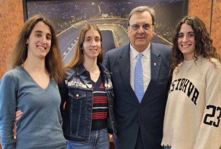 Καλλιτεχνική κολύμβηση: Οι αδερφές Αλεξανδρή επιστρέφουν στην Ελλάδα – «Κλαίμε συνέχεια τις τελευταίες μέρες»