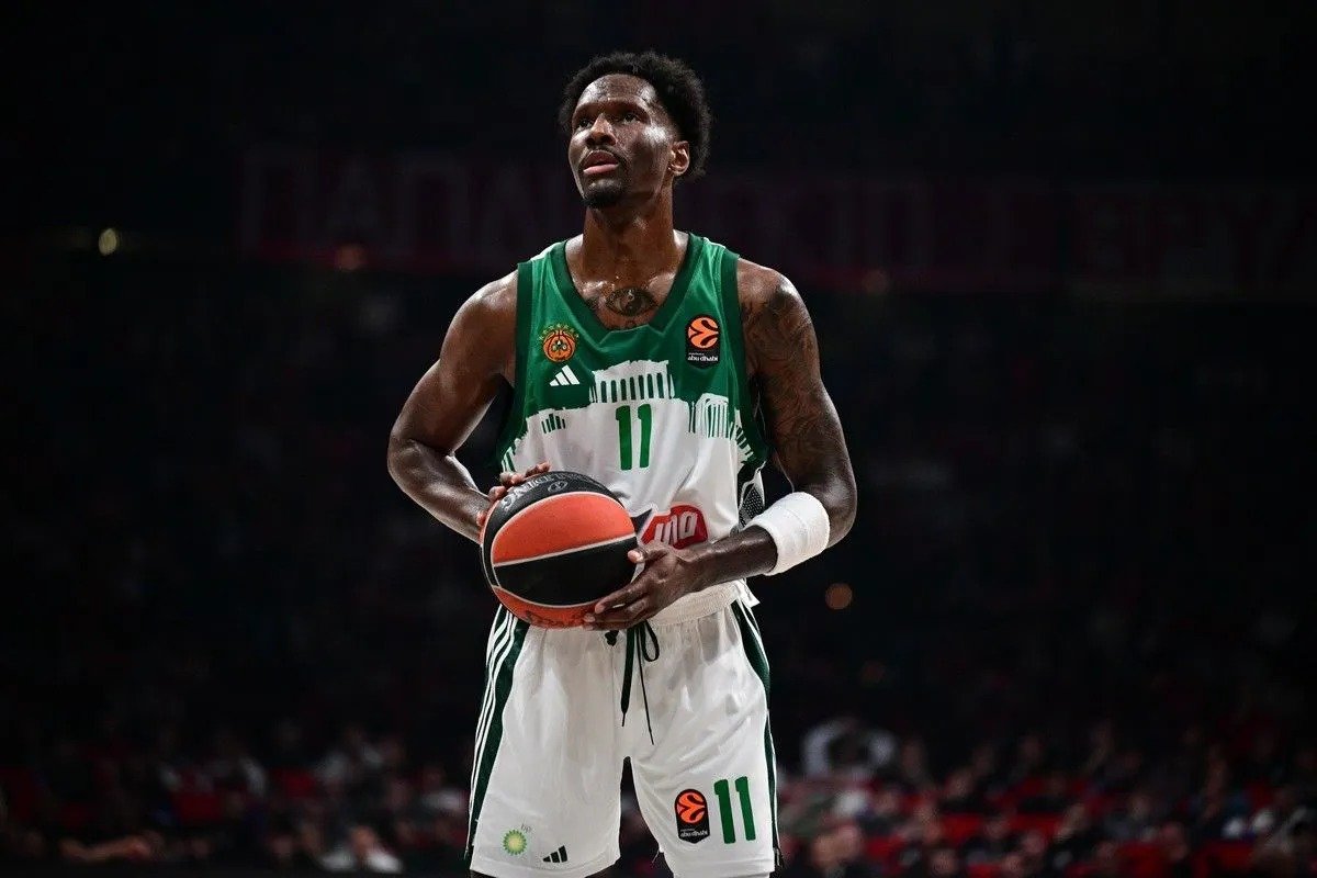 Χέις-Ντέιβις για τη ρουτίνα του: O Ολυμπιακός δεν μου επέτρεψε να την κάνω, δεν θα τον κατηγορήσω για την εμφάνισή μου