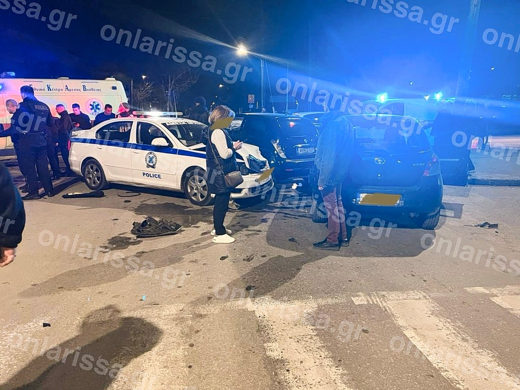 Tροχαίο στη Λάρισα με περιπολικό και τρία άλλα οχήματα: Ένας αστυνομικός και δύο πολίτες τραυματίστηκαν