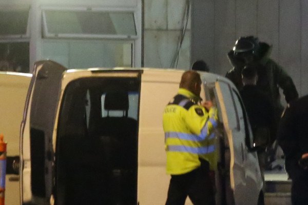 Σεσημασμένος για ναρκωτικά ο άνδρας που απειλούσε με εκρηκτικά έξω από τη ΓΑΔΑ