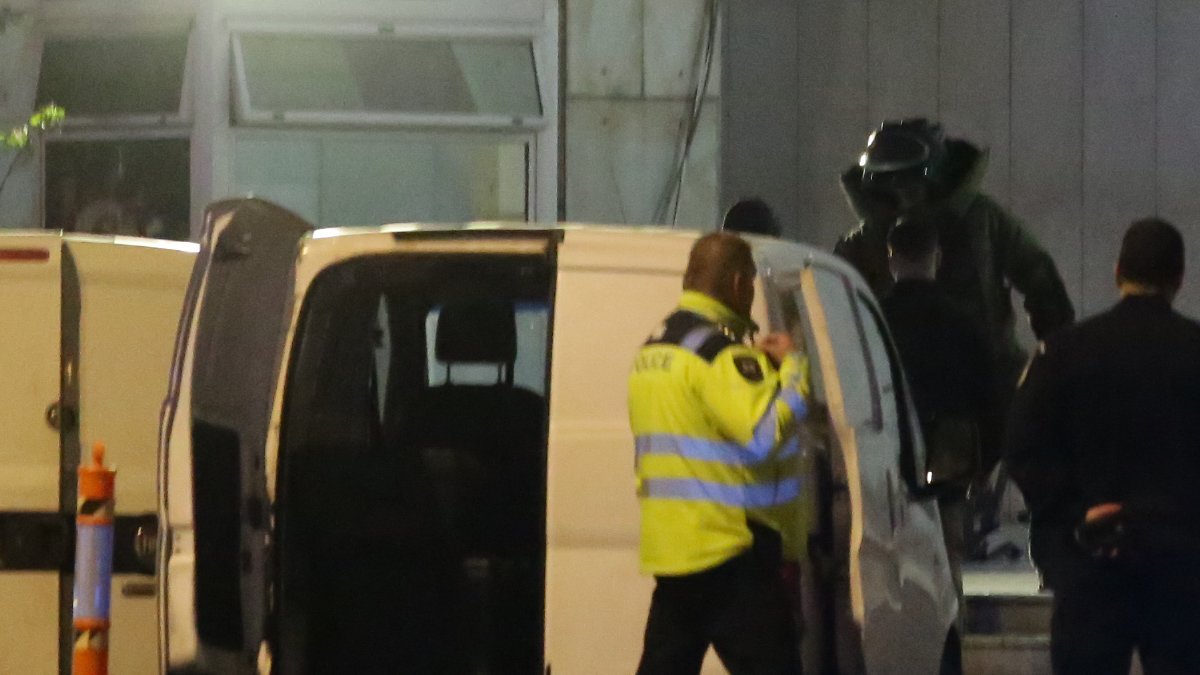 Σεσημασμένος για ναρκωτικά ο άνδρας που απειλούσε με εκρηκτικά έξω από τη ΓΑΔΑ