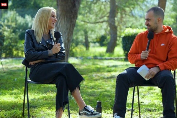 Έλενα Ασημακοπούλου: «Δεν κάναμε όλοι με όλους παρέα στην “Πολυκατοικία” – Δεν θα ξεχάσω…»