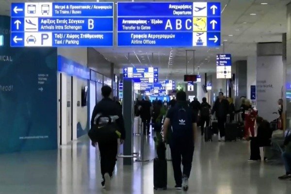 Επαναπατρίστηκαν άλλοι 136 Έλληνες από τη Μέση Ανατολή – Χαμόγελα, αγκαλιές και ανακούφιση