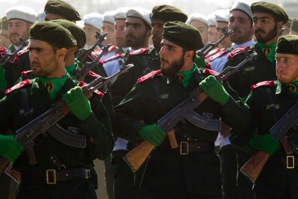 Ιράν: Οι Φρουροί της Επανάστασης προκαλούν τον Τραμπ να συνοδεύσει με πολεμικά πλοία τα πετρελαιοφόρα στο Στενό του Ορμούζ