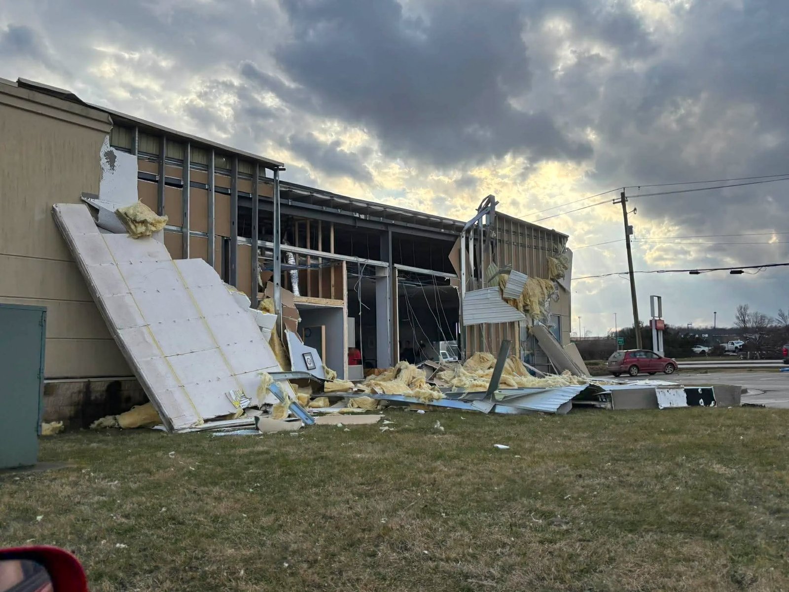 Μίσιγκαν: Τουλάχιστον 5 νεκροί και 12 τραυματίες από ανεμοστρόβιλους – Δείτε βίντεο