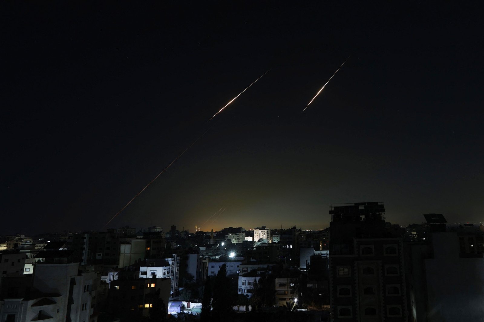 Το Ισραήλ δήλωσε ότι εξαπέλυσε «ευρείας κλίμακας κύμα επιθέσεων» εναντίον της Τεχεράνης – Το Ιράν αντεπιτίθεται