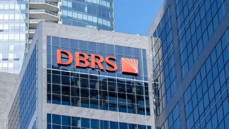 DBRS: Κρατά την Ελλάδα στη βαθμίδα BBB – Τι δείχνουν τα στοιχεία για οικονομία και χρέος
