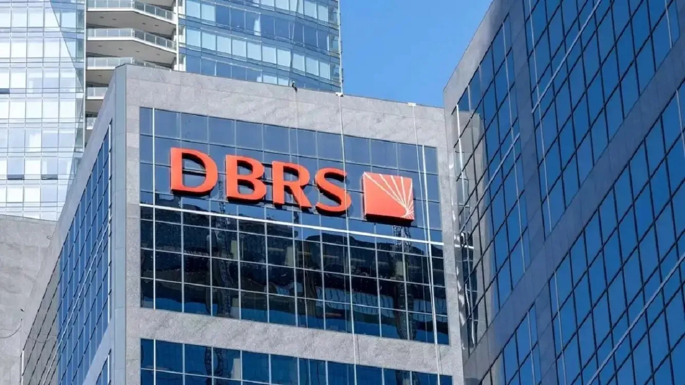DBRS: Κρατά την Ελλάδα στη βαθμίδα BBB – Τι δείχνουν τα στοιχεία για οικονομία και χρέος