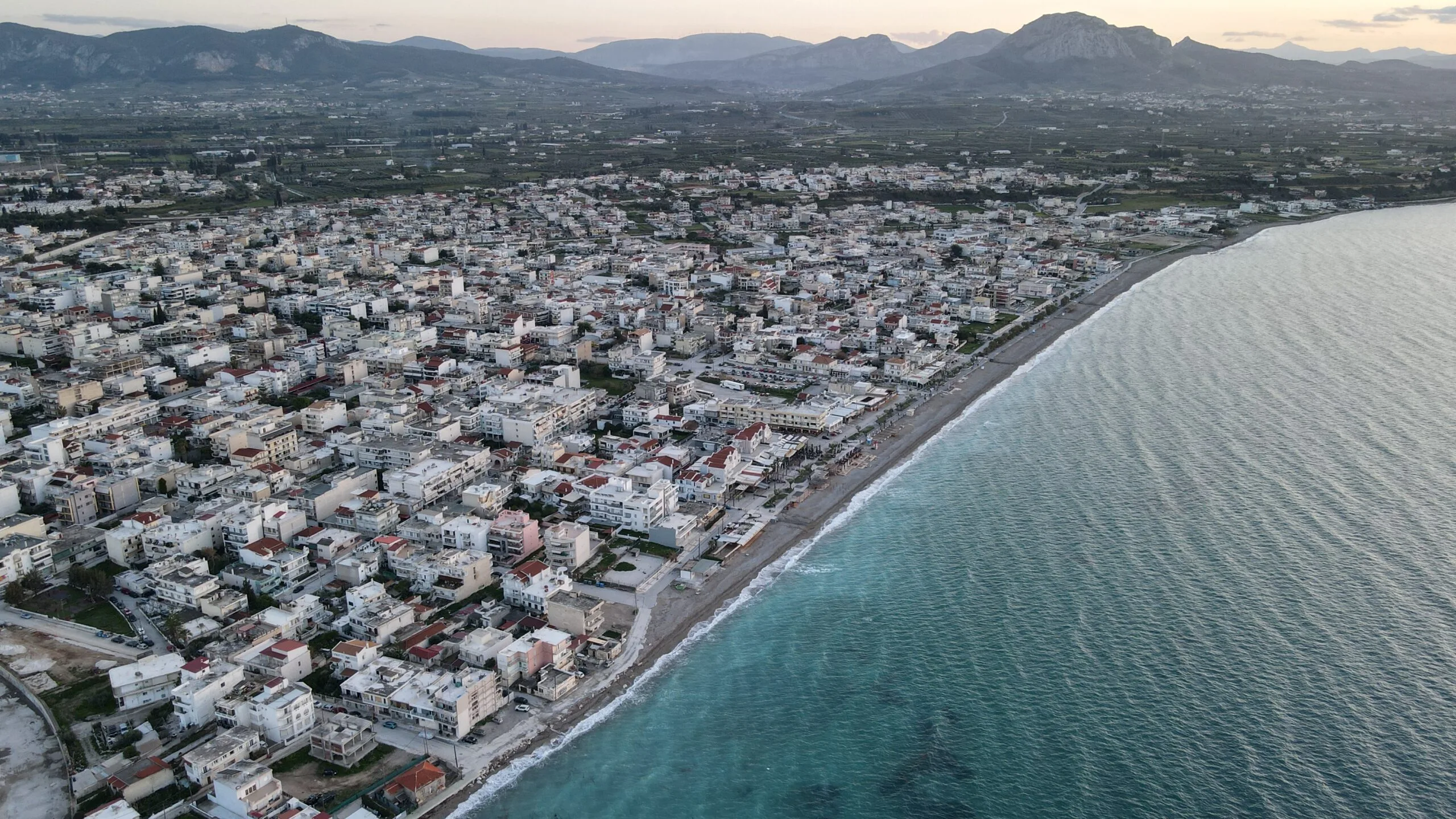 Μυστήριο στην Κόρινθο: Σορός νεαρού άνδρα βρέθηκε να επιπλέει στη θάλασσα