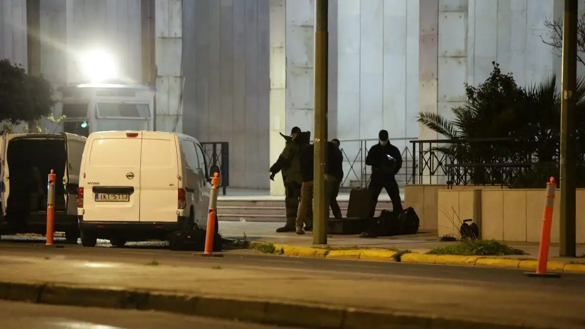 ΓΑΔΑ: «Τις βρήκα σε τάπερ σε άλσος στην Ακρόπολη» ισχυρίζεται ο 48χρονος με τις χειροβομβίδες