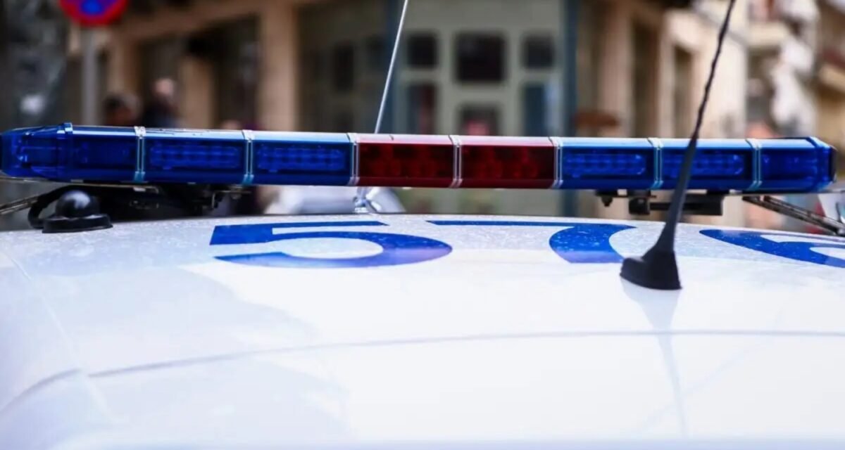 Καματερό: Συνελήφθη 49χρονος – Στο σπίτι του βρέθηκαν πιστόλι, σφαίρες και αλεξίσφαιρο γιλέκο με διακριτικά της ΕΛΑΣ