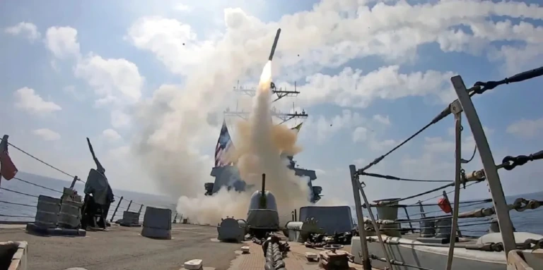 Από την «Άνευ όρων παράδοση» στο «Αρκεί να είναι φίλος μας»: Ειρήνη χωρίς δημοκρατία;