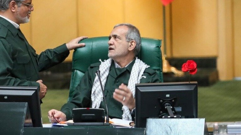 Ο Πεζεσκιάν απαντά στον Τραμπ για την παράδοση άνευ όρων: Ένα όνειρο που θα πάρετε στον τάφο σας – Η χώρα «θα σταθεί μέχρι το τέλος»