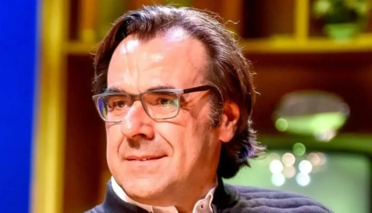 «Το γέλιο προκαλεί ρωγμές στην πανοπλία  μας», αποκαλυπτικός ο σκηνοθέτης και ηθοποιός Μίλτος Νίκας