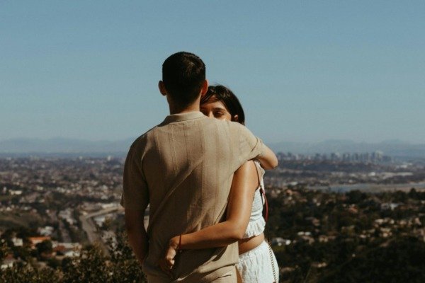 Orange Peel Theory: Το test που δείχνει αν ο σύντροφός σου σε φροντίζει πραγματικά