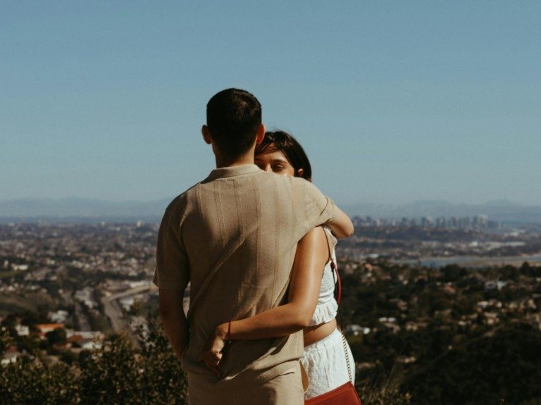 Orange Peel Theory: Το test που δείχνει αν ο σύντροφός σου σε φροντίζει πραγματικά