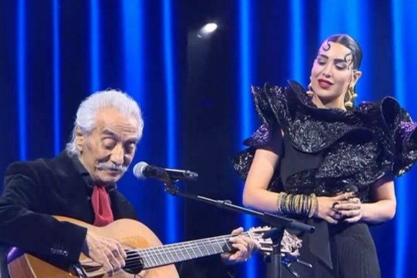 Κώστας Χατζής: Η συγκινητική ερμηνεία με την κόρη του, Δανιέλα στη σκηνή του J2US