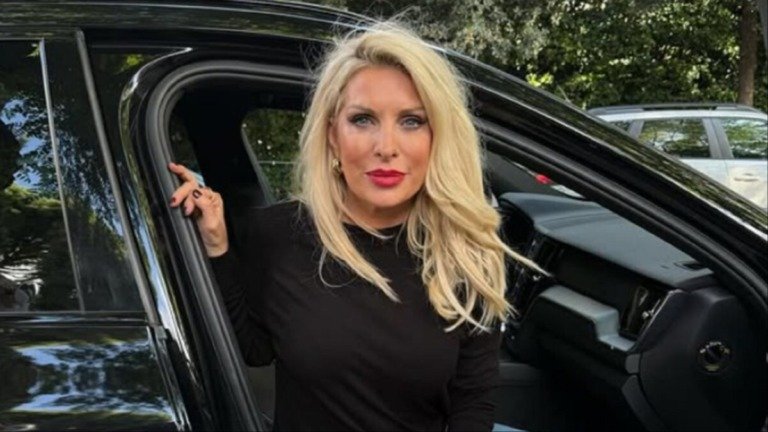 Ελένη Μενεγάκη: Το φωτογραφικό άλμπουμ από το ταξίδι της στο εξωτερικό – Ο προορισμός που επέλεξε