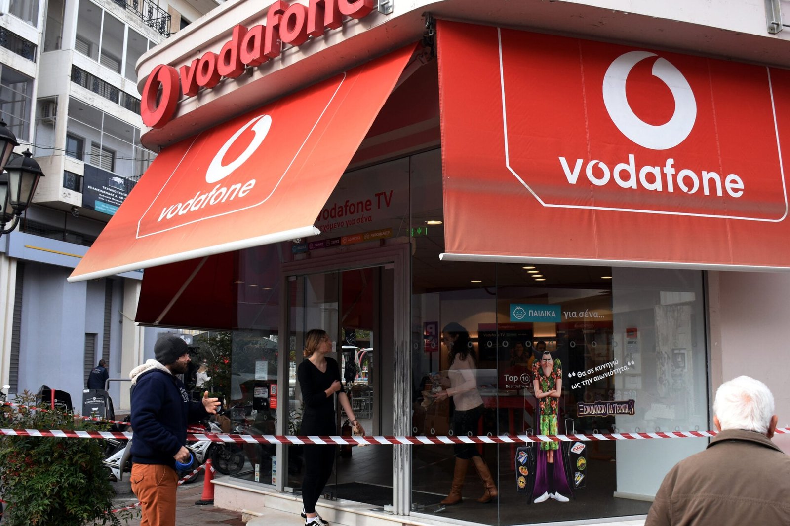 Vodafone: 24ωρη απεργία ενάντια σε 200 απολύσεις και «εκβιαστικές» αποχωρήσεις με αφορμή την ΑΙ