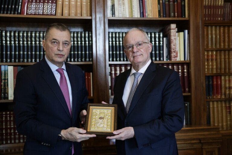 Συνάντηση του Κωνσταντίνου Τασούλα με τον πολιτικό διοικητή του Αγίου Όρους Αλκιβιάδη Στεφανή