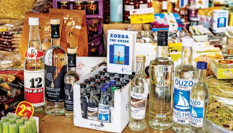 Οι τεράστιοι φόροι  «καίνε» τσίπουρο – ούζο