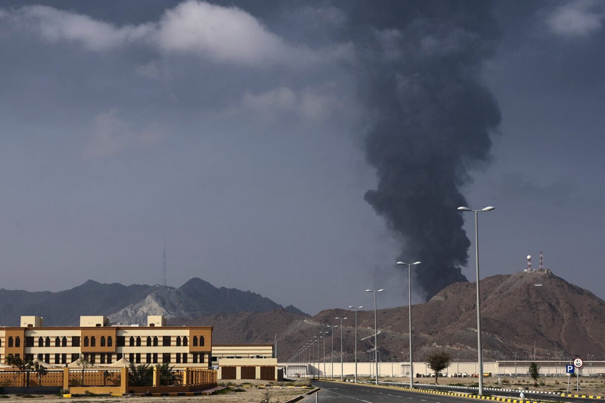 Φλέγεται το αμερικανικό προξενείο στο Ντουμπάι