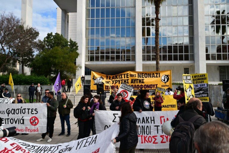 Χρυσή Αυγή: Ώρα μηδέν για τους 42 κατηγορουμένους