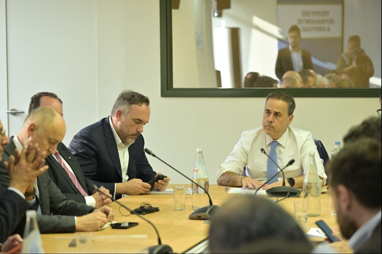 Παπασταύρου μετά τη σύσκεψη στο ΥΠΕΝ: «Υπάρχει επάρκεια εφοδιασμού – Η ενεργειακή ασφάλεια συνιστά εθνική ασφάλεια»