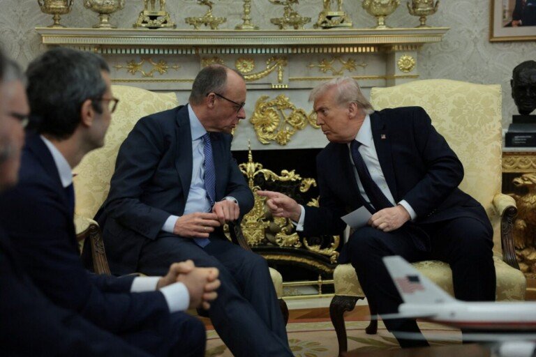 Ο Τραμπ διακόπτει τις εμπορικές συναλλαγές με Ισπανία: «Ο Στάρμερ και δεν είναι και ο Τσώρτσιλ» – «Επιτέθηκα στο Ιράν γιατί θα μας χτυπούσαν»