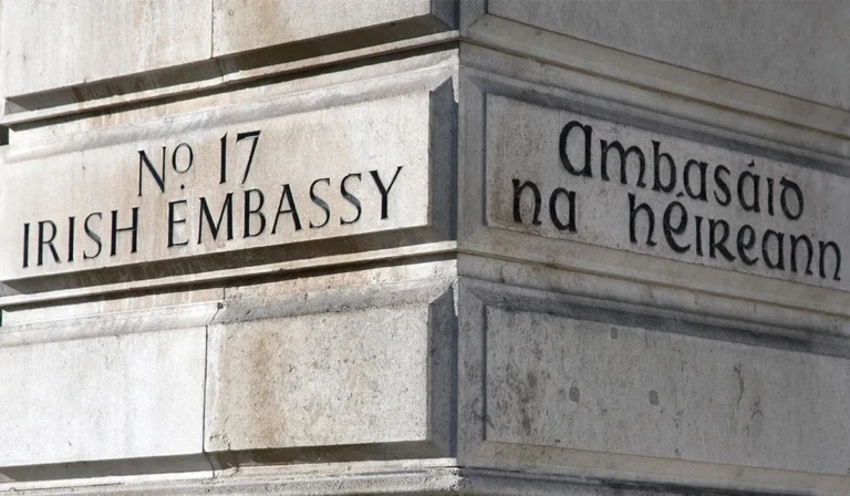 Ιρλανδία: Το Δουβλίνο θα στείλει στρατιωτικούς ακολούθους για πρώτη φορά σε πρεσβείες του