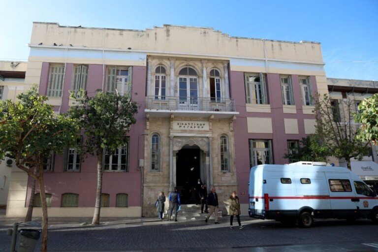 Στη φυλακή η μεσίτρια και ο σύντροφός της για απάτη σε βάρος επιχειρηματία που τον οδήγησε στο θάνατο