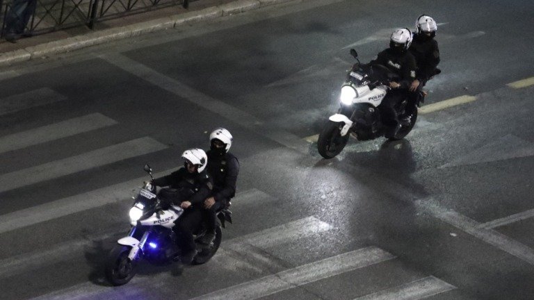 Νέα Μάκρη: 7 κάλυκες κι ένα φυσίγγιο 9 χιλιοστών εντοπίστηκαν στο σημείο όπου έγινε το επεισόδιο με τους πυροβολισμούς