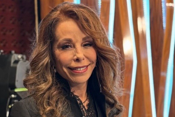 Βούλα Πατουλίδου: «Θα γίνω καλύτερα, έχει δυσκολία…» – Η εξομολόγηση για τη ζωή της μετά τον θάνατο του Δημήτρη Ζαρζαβατσίδη