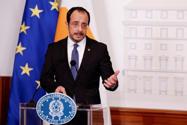 Το «ευχαριστώ» του Χριστοδουλίδη στον Μακρόν «για την υποστήριξη της Γαλλίας στην Κύπρο»