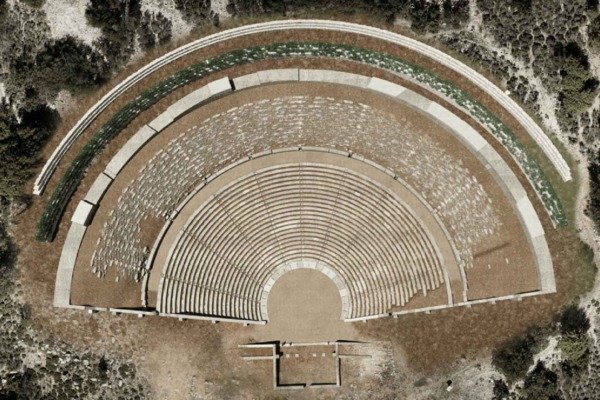 Αρχαία και νεότερη Ελλάδα συναντώνται στο Ζάλογγο