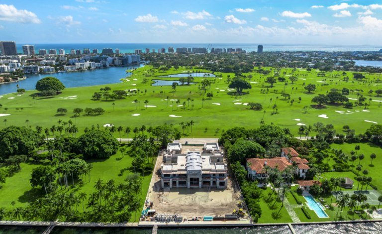 Ζάκερμπεργκ: Η αγορά αρχοντικού ύψους 170 εκ. δολ. σπάει τα ρεκόρ τιμών στο Μαϊάμι