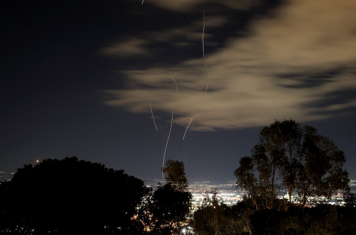 Η Χεζμπολάχ εκτόξευσε πυραύλους κατά ναυτικής βάσης στη Χάιφα στο βόρειο Ισραήλ