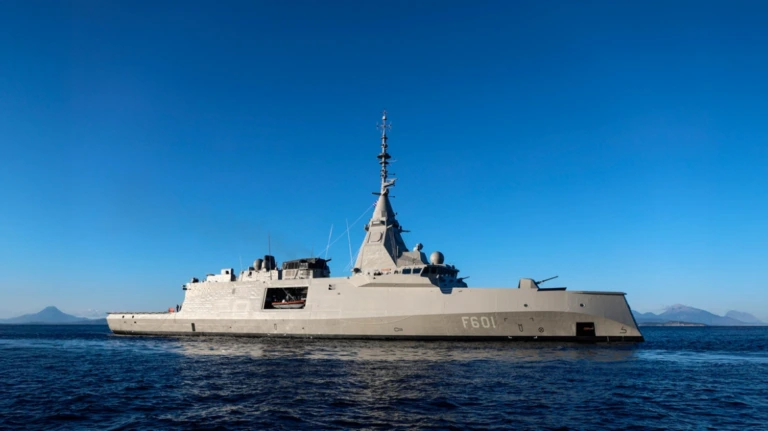 After Greece, France & Germany send warships to Cyprus – Britain rushes in last with destroyer & helicopters to protect its base