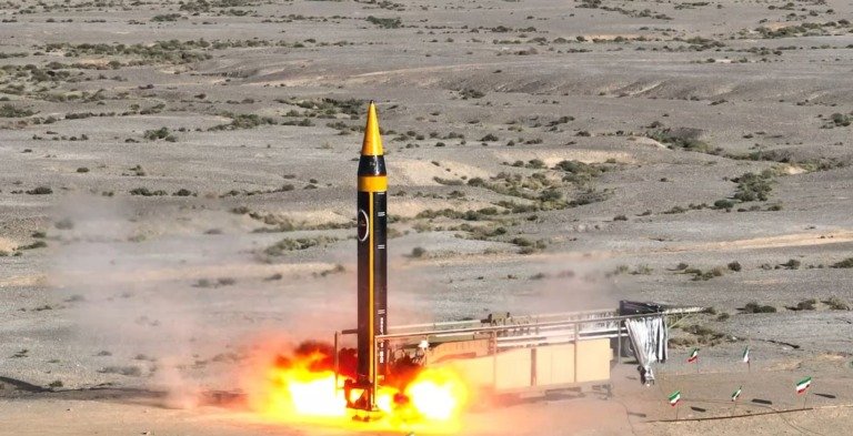 Κατάρ: Ιρανικός πύραυλος έπληξε τη μεγάλη αμερικανική στρατιωτική βάση Αλ Ουντέιντ – Δεν υπάρχουν θύματα