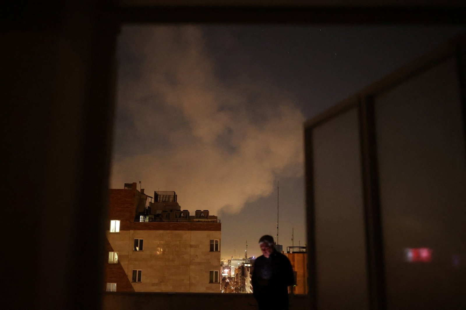 Δυνάμεις ασφαλείας ανοίγουν πυρ ενώ κάτοικοι φωνάζουν «ο Παχλαβί θα επιστρέψει» (βίντεο)