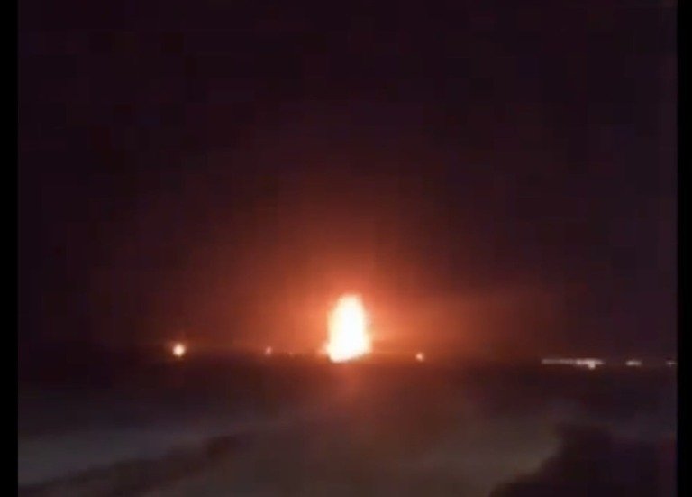 Ιράκ: Ισχυρή έκρηξη σε αρχηγείο πολιτοφυλακής PMF κοντά στα σύνορα με τη Συρία (βίντεο)