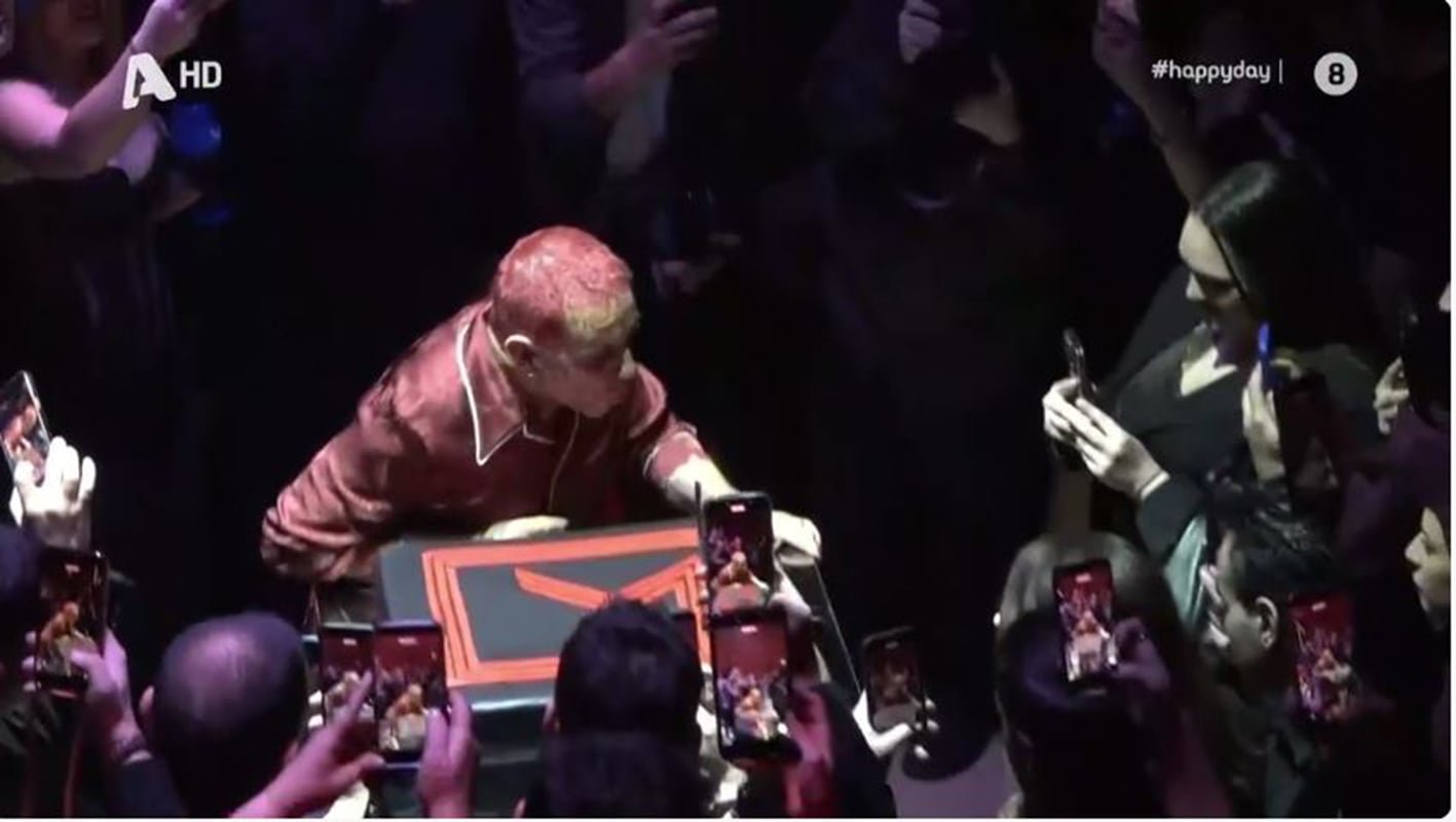 Γιώργος Μαζωνάκης: Γενέθλια με total red look και… κόκκινα μαλλιά – «Ο κόσμος πήρε το μέρος μου στην αλήθεια και το δίκιο»