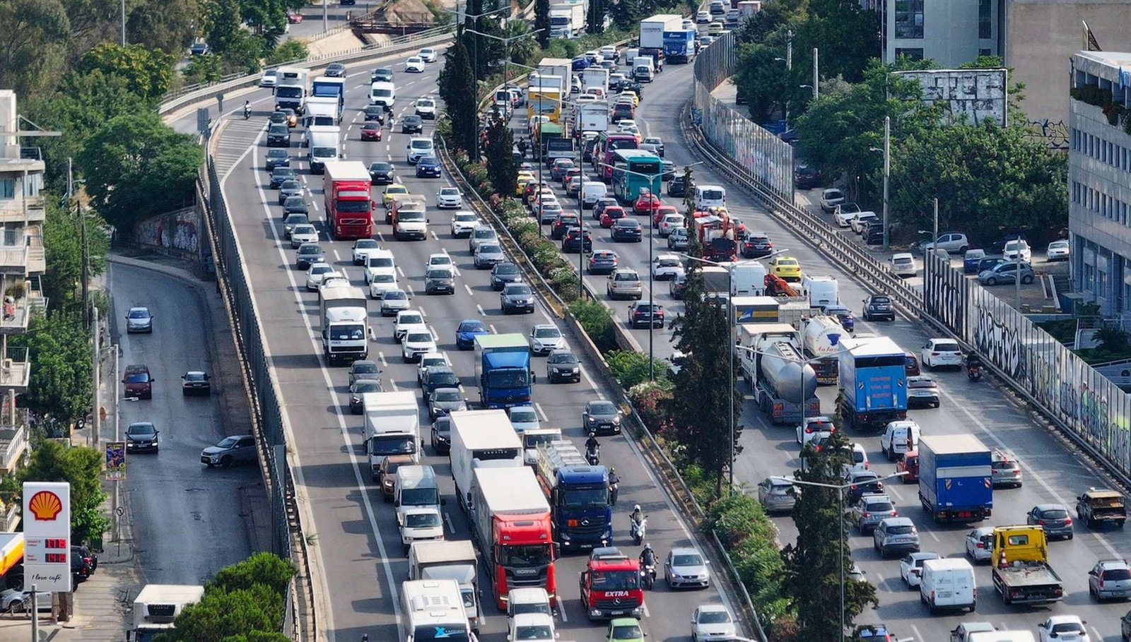 Κυκλοφοριακό χάος με τεράστιες καθυστερήσεις στους δρόμους της Αθήνας – Δείτε live την κίνηση