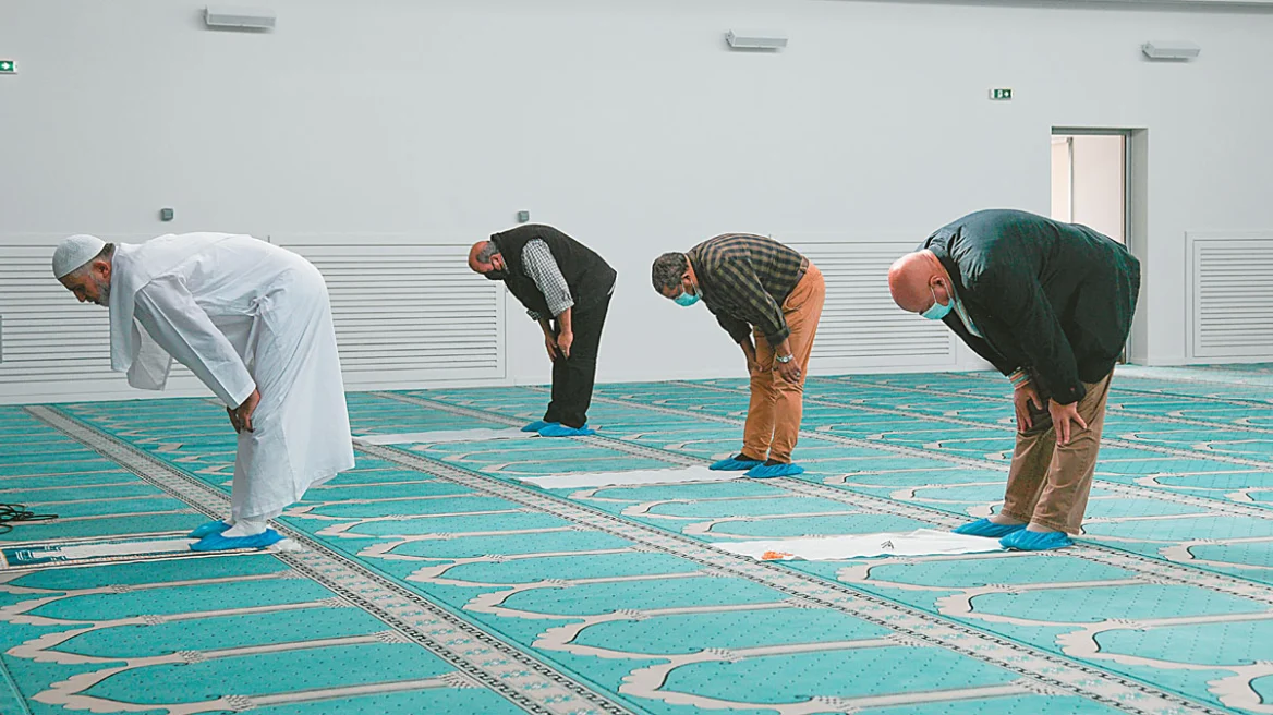13 legal mosques in Athens and Piraeus, more than 60 illegal – what is provided for closures and deportations
