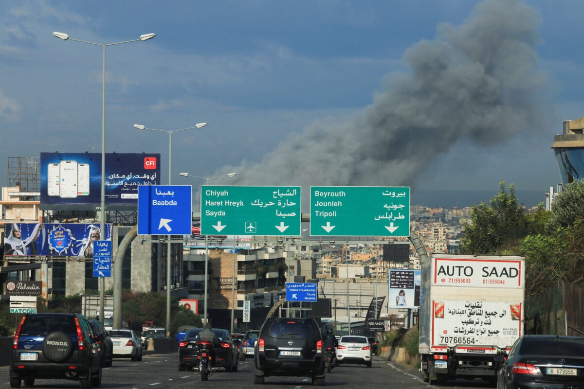 Το Ισραήλ βομβαρδίζει τον Λίβανο: Εκρήξεις σε Βηρυτό και υποδομές της Χεζμπολάχ – Εντολή εκκένωσης και νεκροί