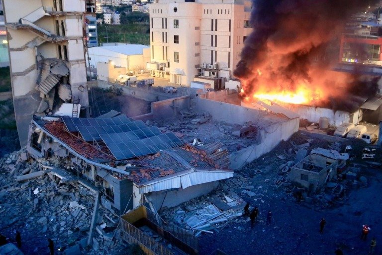 Σε τροχιά γενικευμένου πολέμου η Μέση Ανατολή: Νέοι βομβαρδισμοί στον Λίβανο και δεκάδες νεκροί